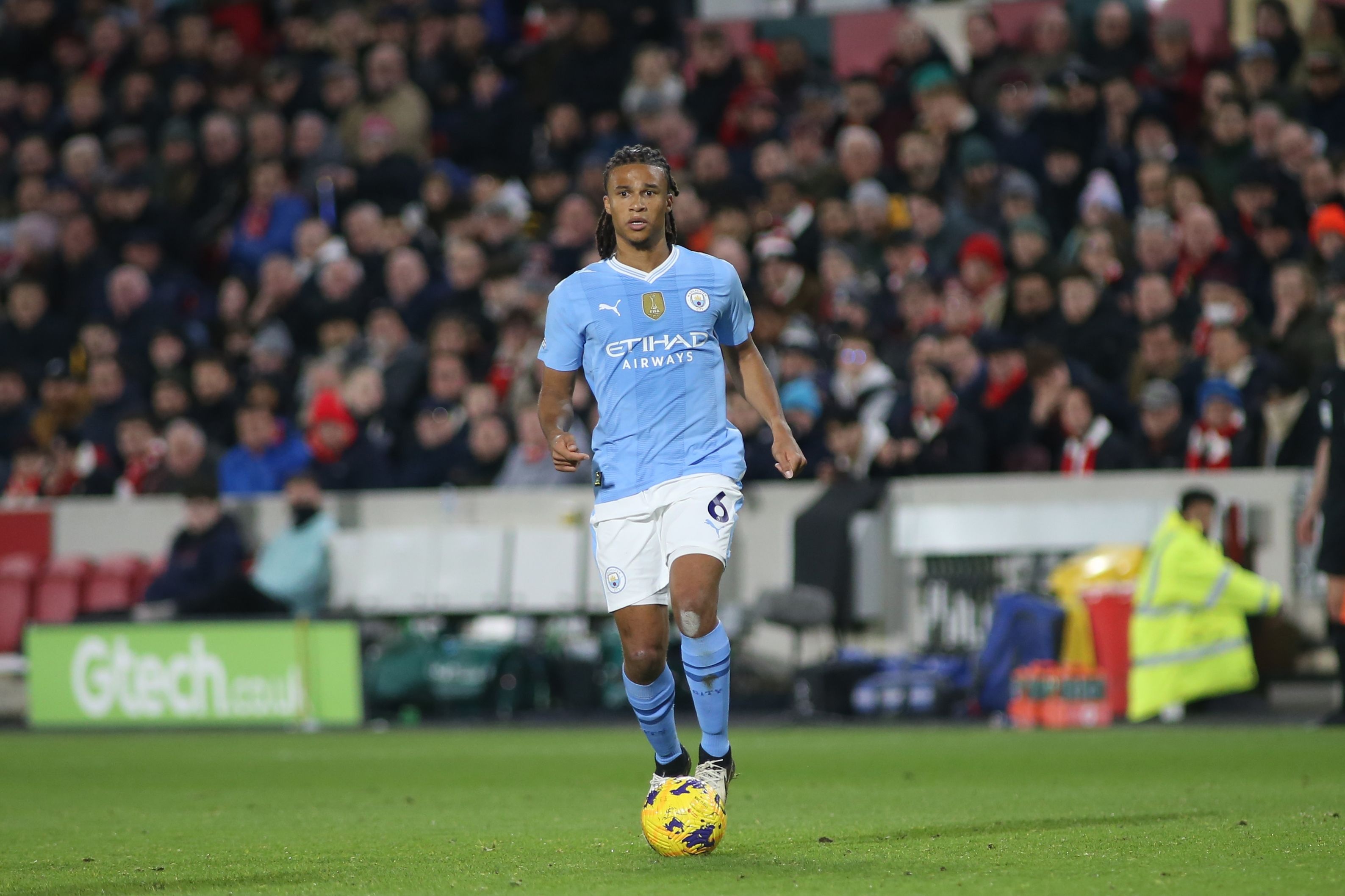 乐鱼官方入口-每体：德科非常看好阿克，但资金允许优先考虑巴斯托尼和范德芬