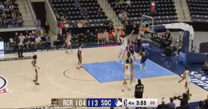 乐鱼登录入口-包夹来了！杨瀚森低位闪电转身绕开防守 可惜上篮没进