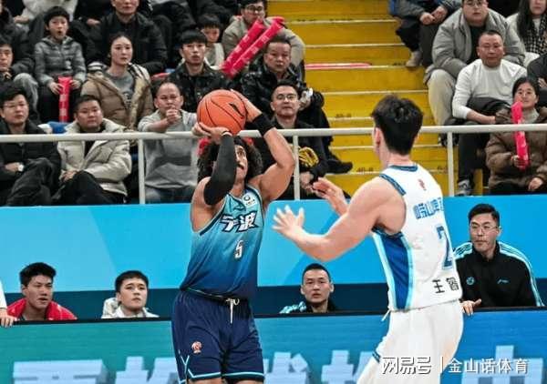 乐鱼官方入口-唉！43岁少帅上轮雪藏4主力输球，本轮又盲目轻敌，败给平民球队