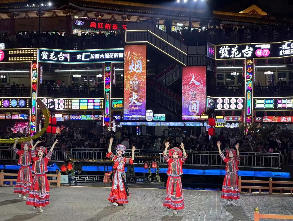 乐鱼官方网站-女子曝浙江餐厅强制消费，满698才能入座，店家仍嘴硬，结局爽了
